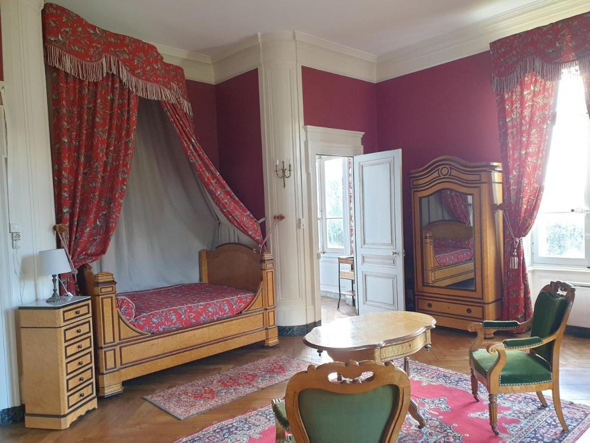 Chateau De Saint Bonnet Les Oules Buitenkant foto
